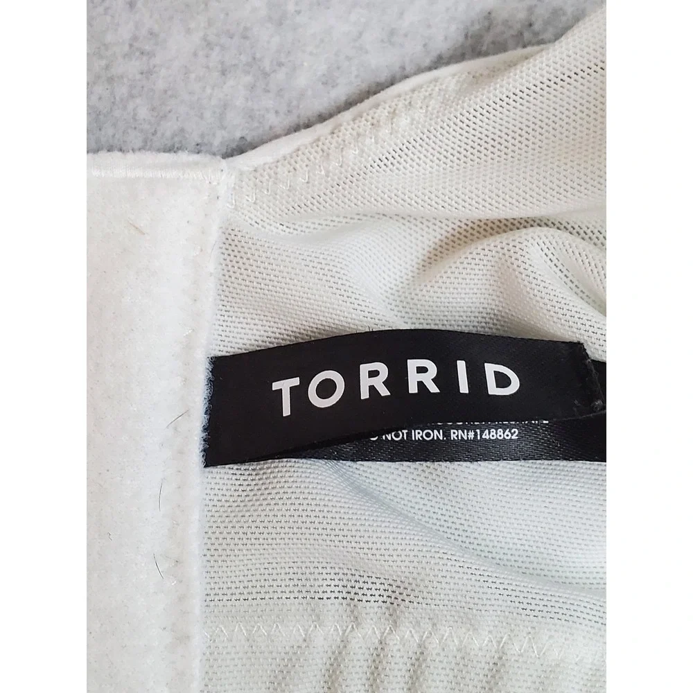 Torrid Women Bra 50B White T Shirt Wireless Strap Adjustable READ